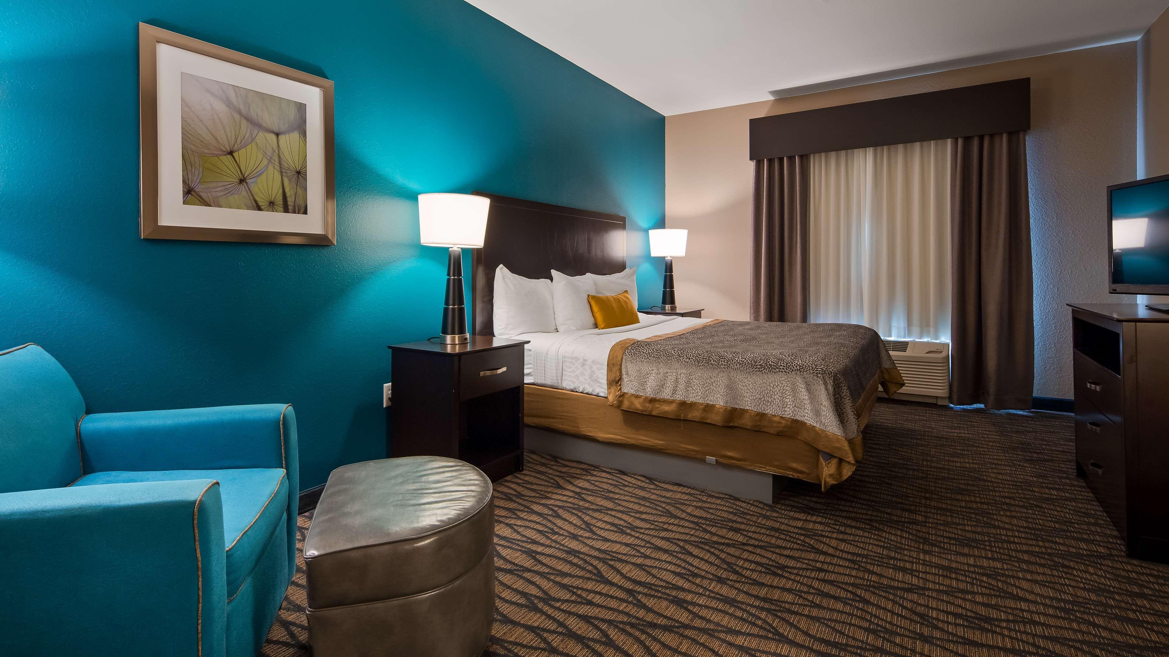 Best Western Plus Hiawatha Hotel Exterior photo