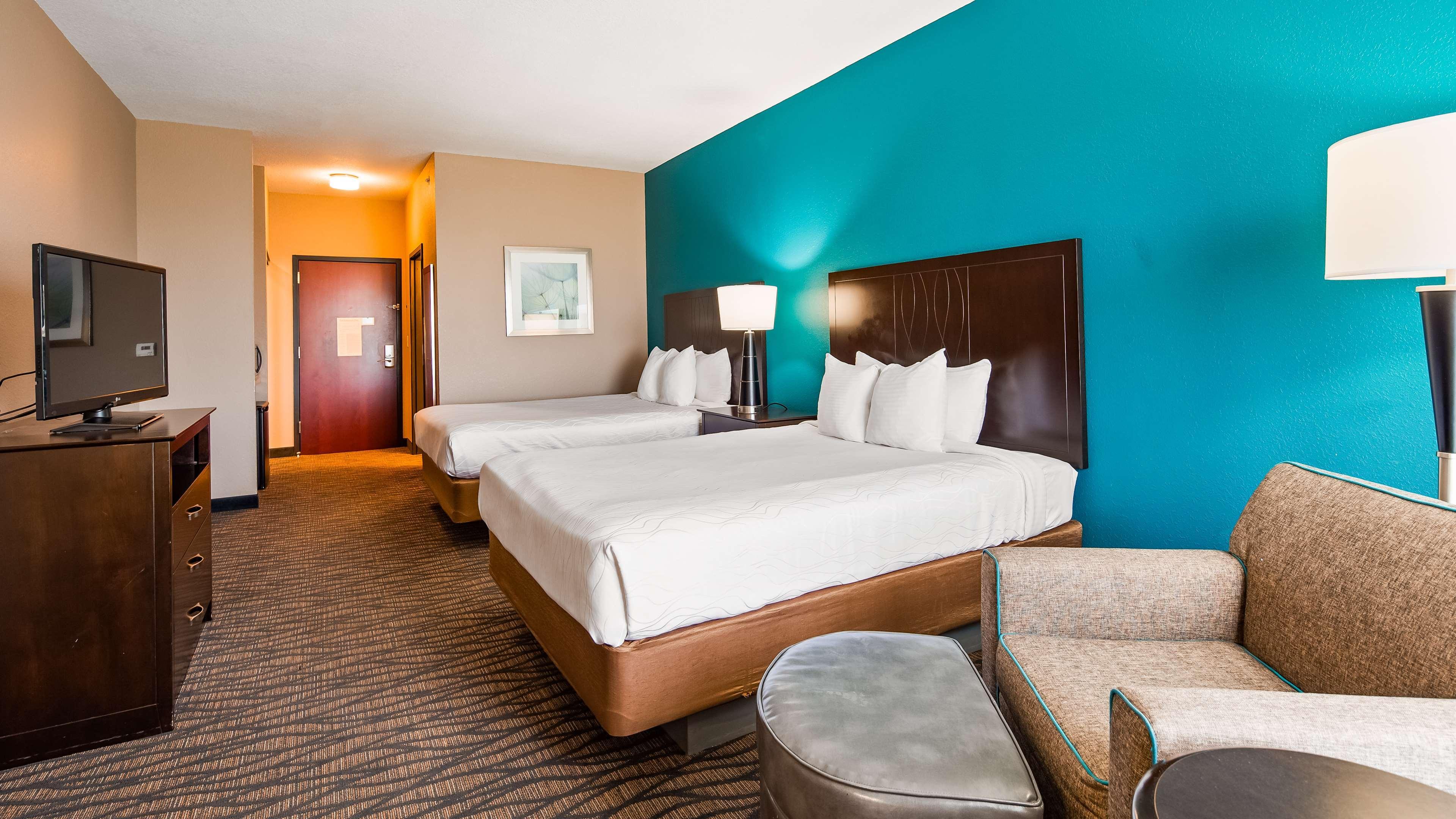 Best Western Plus Hiawatha Hotel Exterior photo
