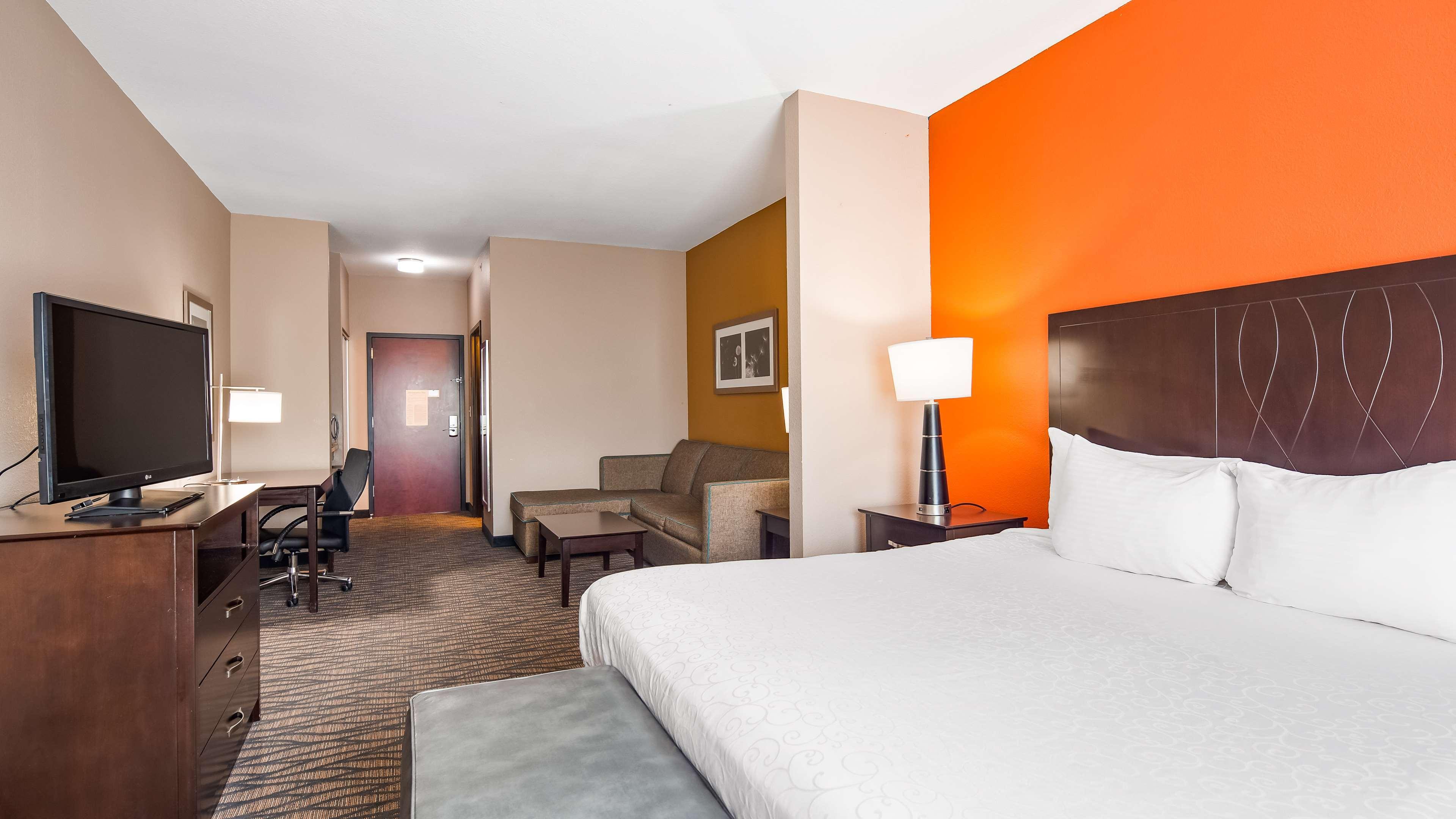 Best Western Plus Hiawatha Hotel Exterior photo