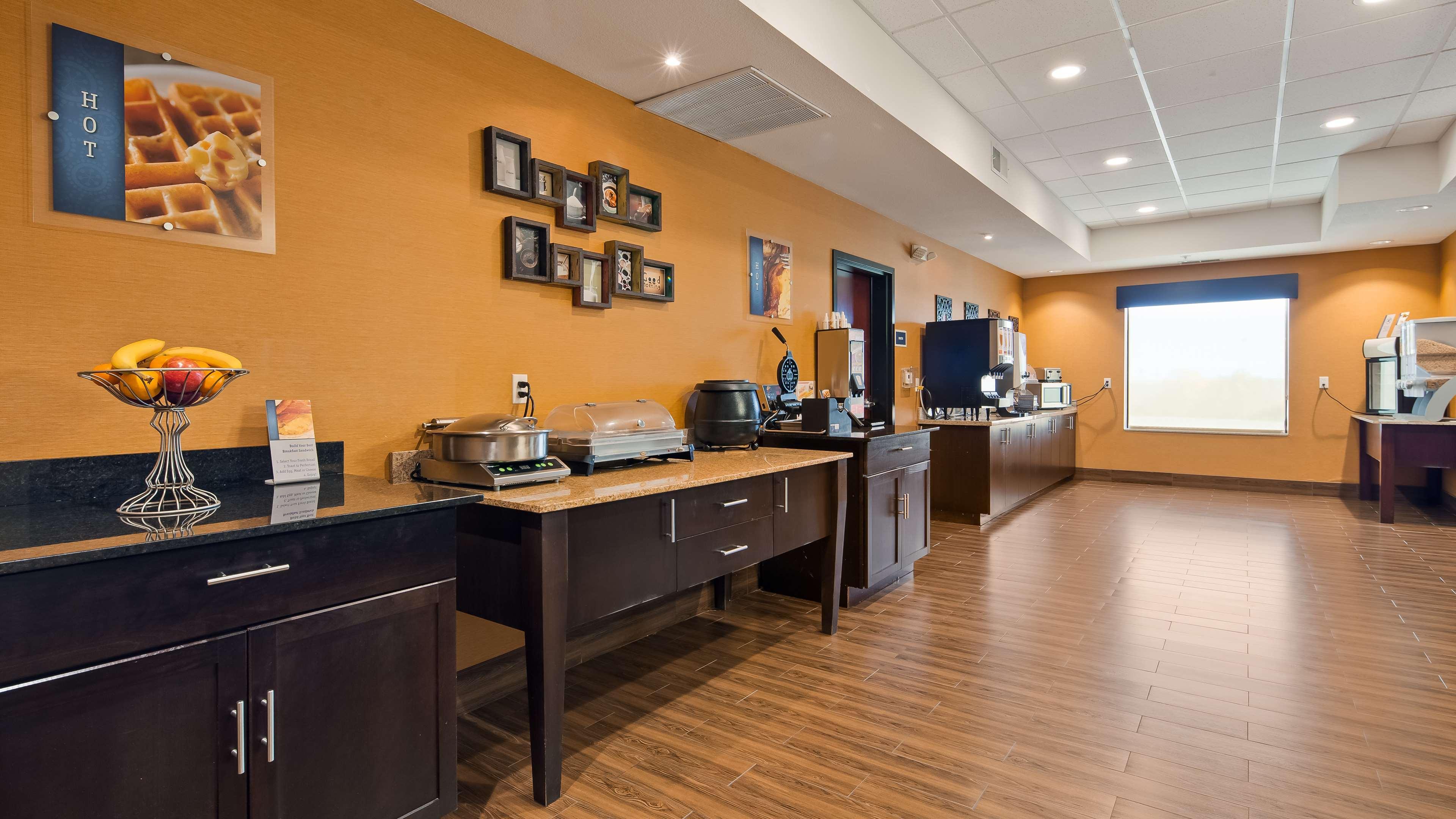 Best Western Plus Hiawatha Hotel Exterior photo
