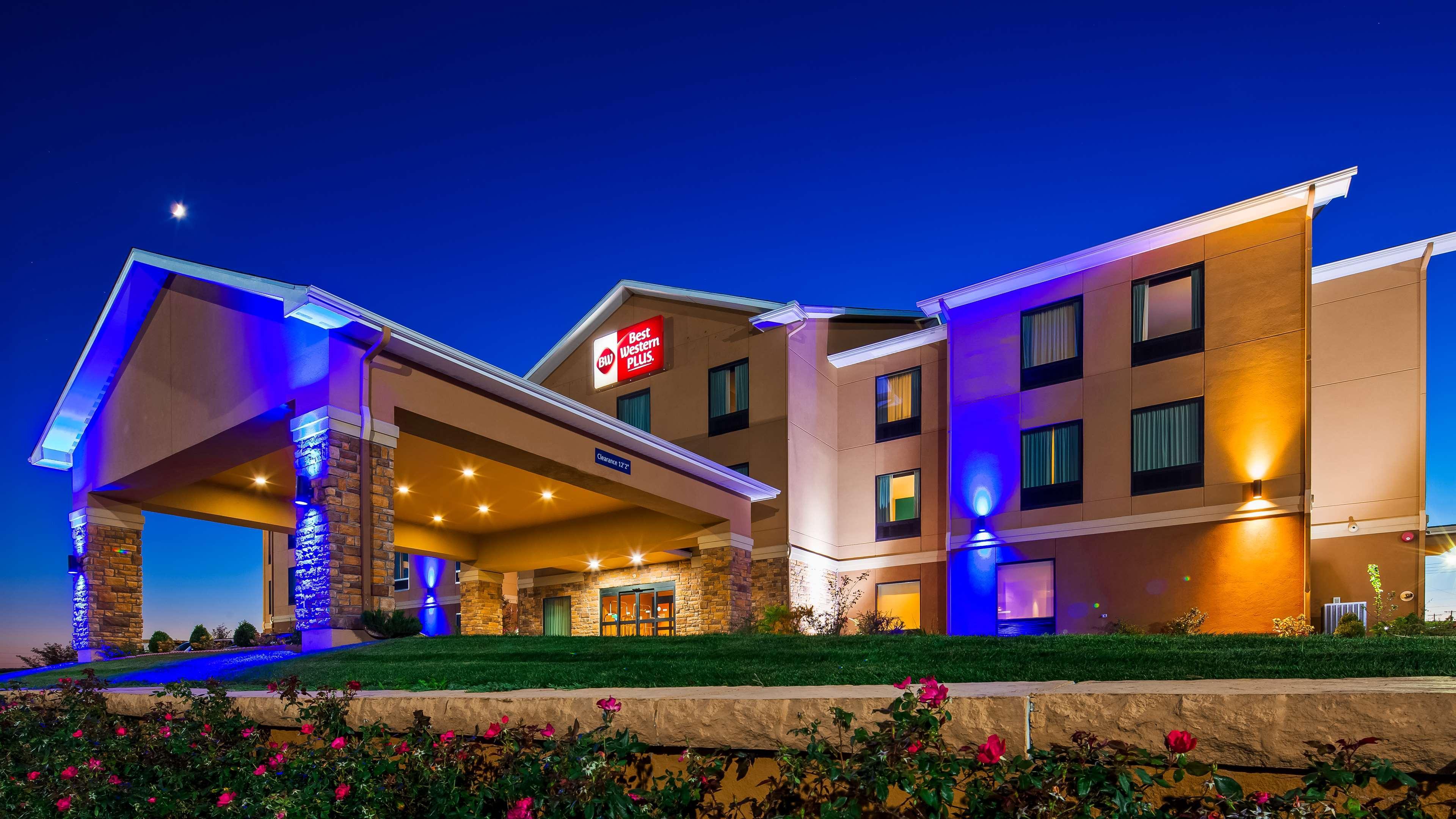 Best Western Plus Hiawatha Hotel Exterior photo