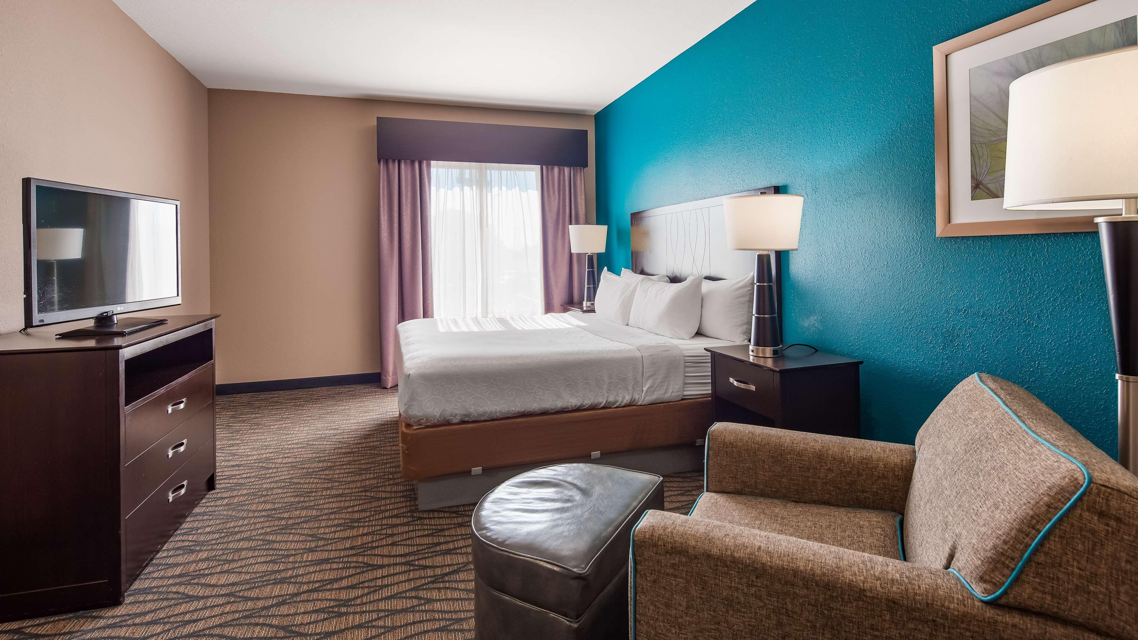 Best Western Plus Hiawatha Hotel Exterior photo