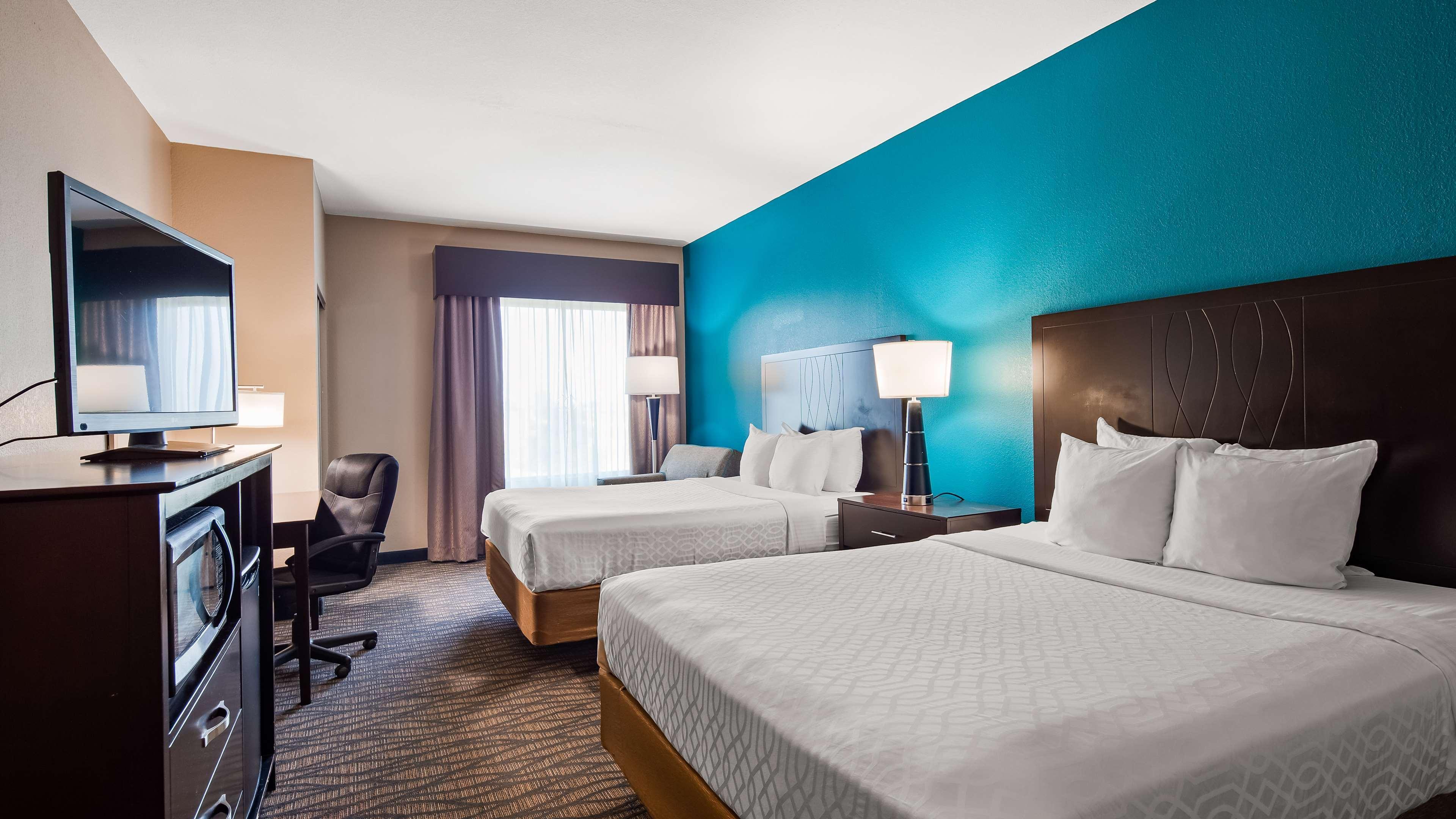 Best Western Plus Hiawatha Hotel Exterior photo