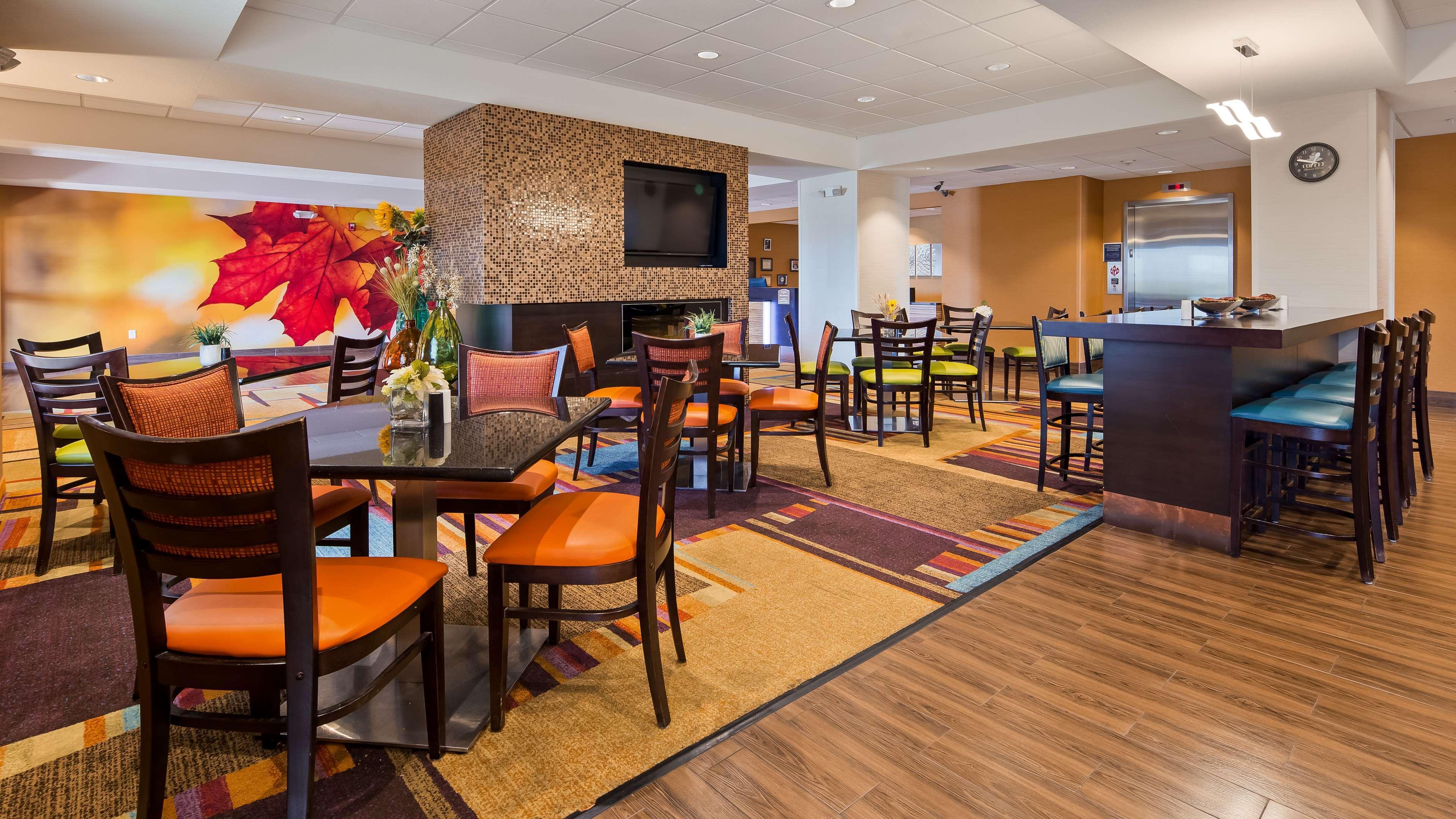 Best Western Plus Hiawatha Hotel Exterior photo