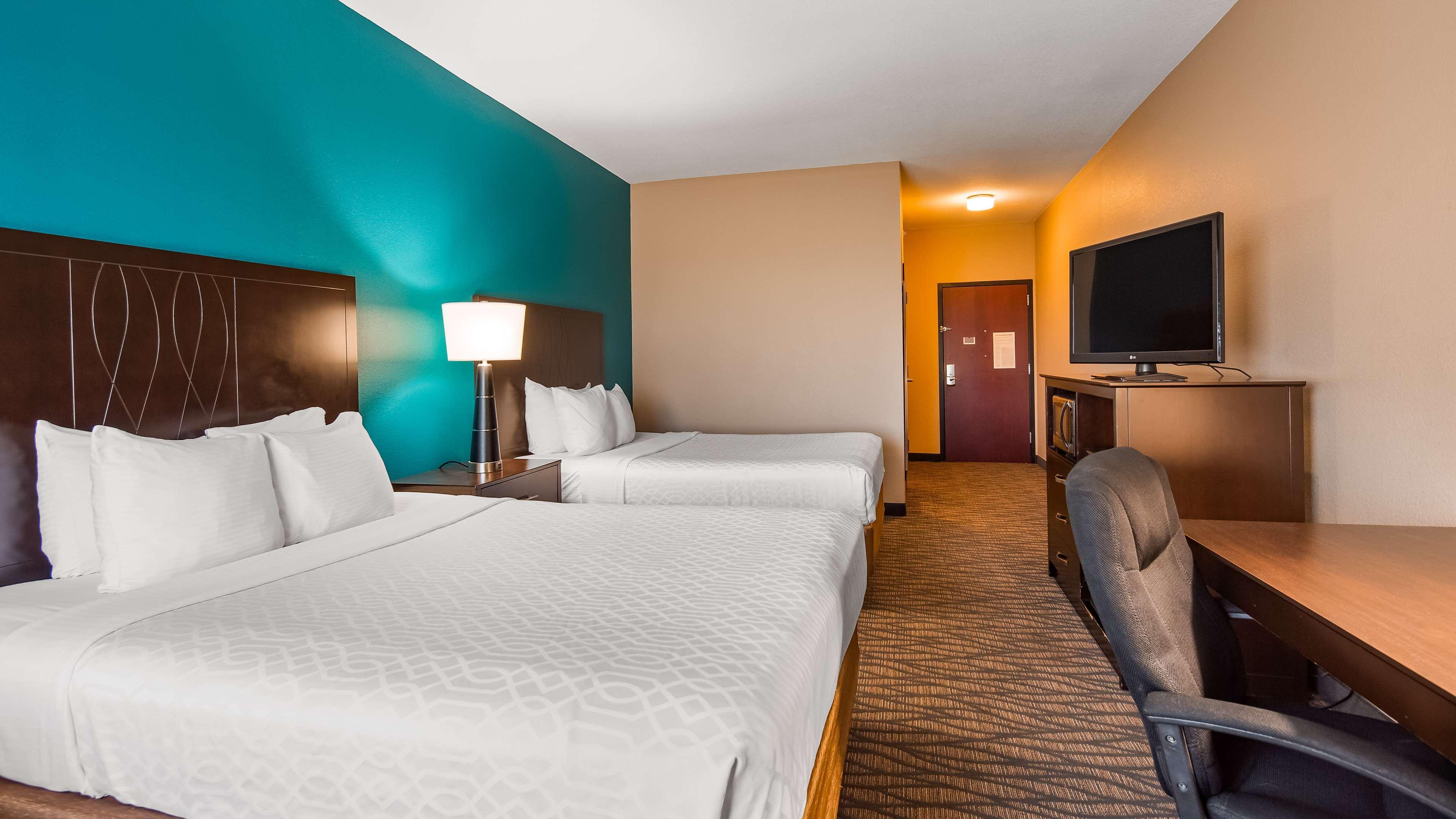 Best Western Plus Hiawatha Hotel Exterior photo