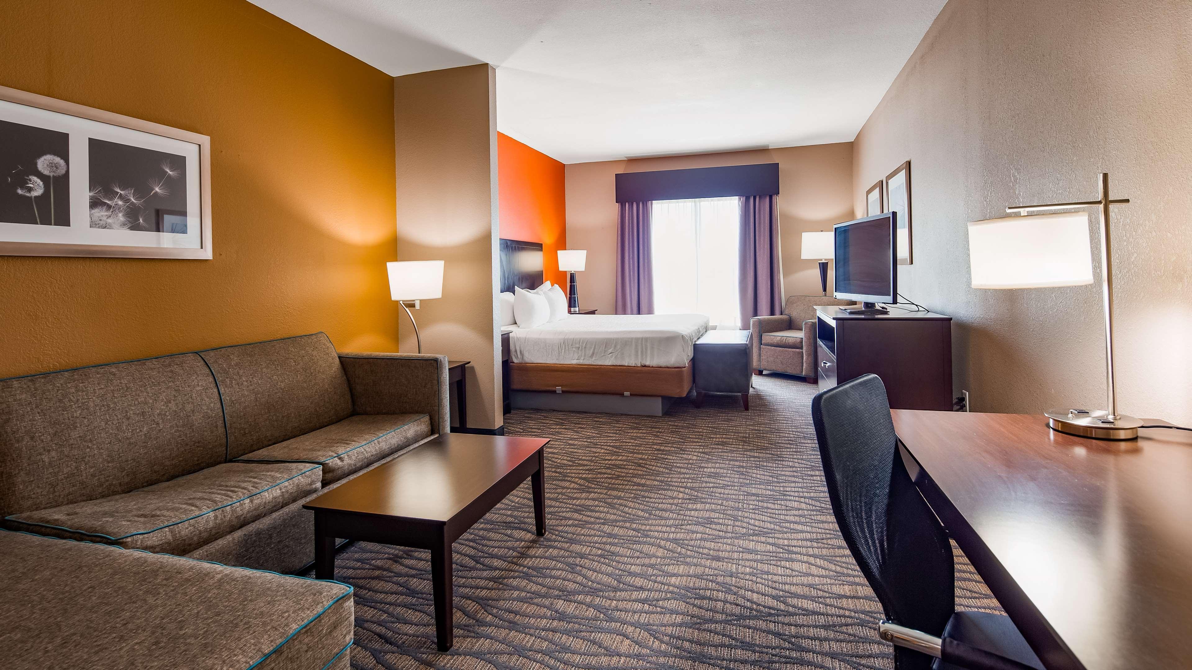 Best Western Plus Hiawatha Hotel Exterior photo