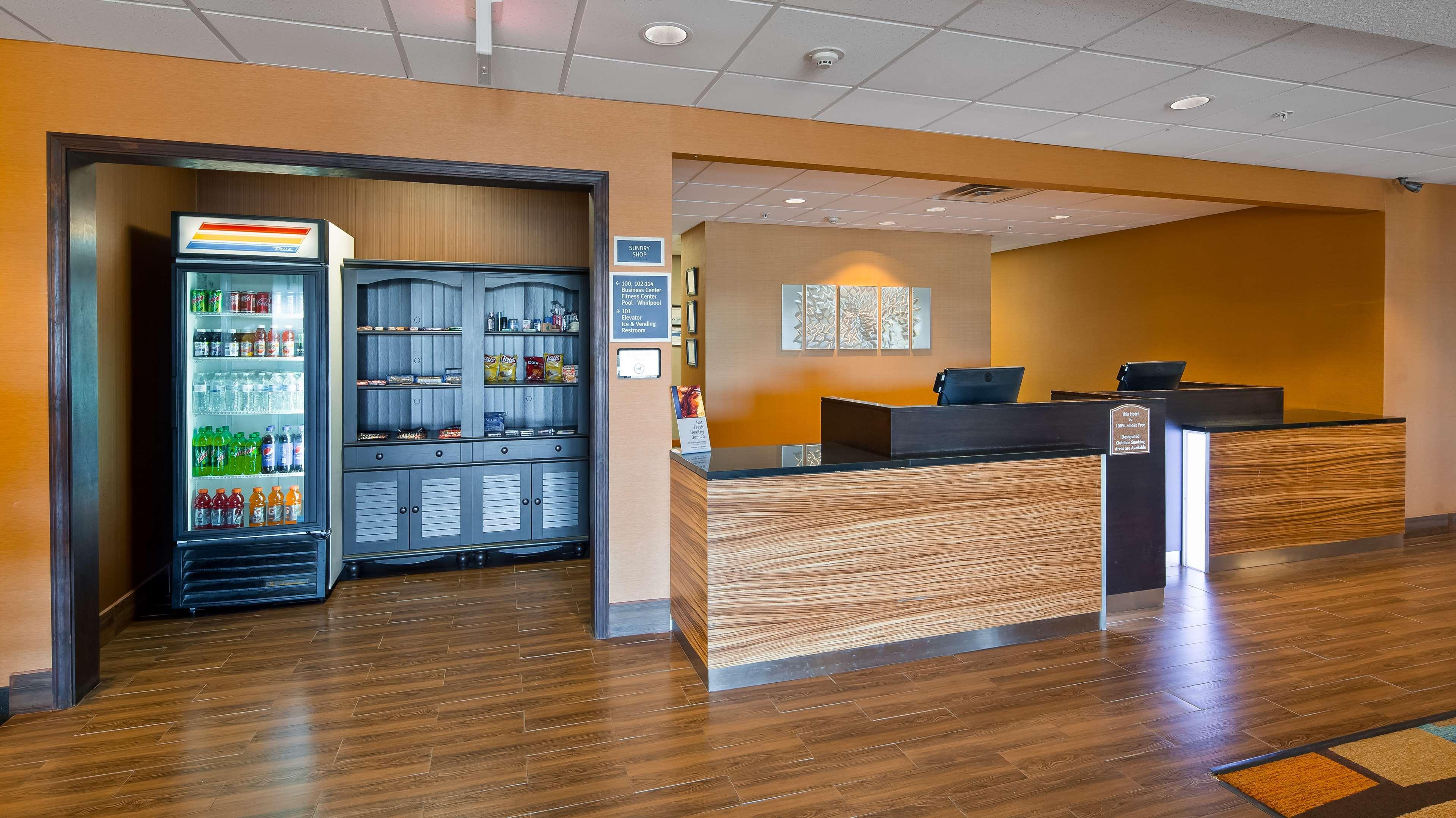 Best Western Plus Hiawatha Hotel Exterior photo