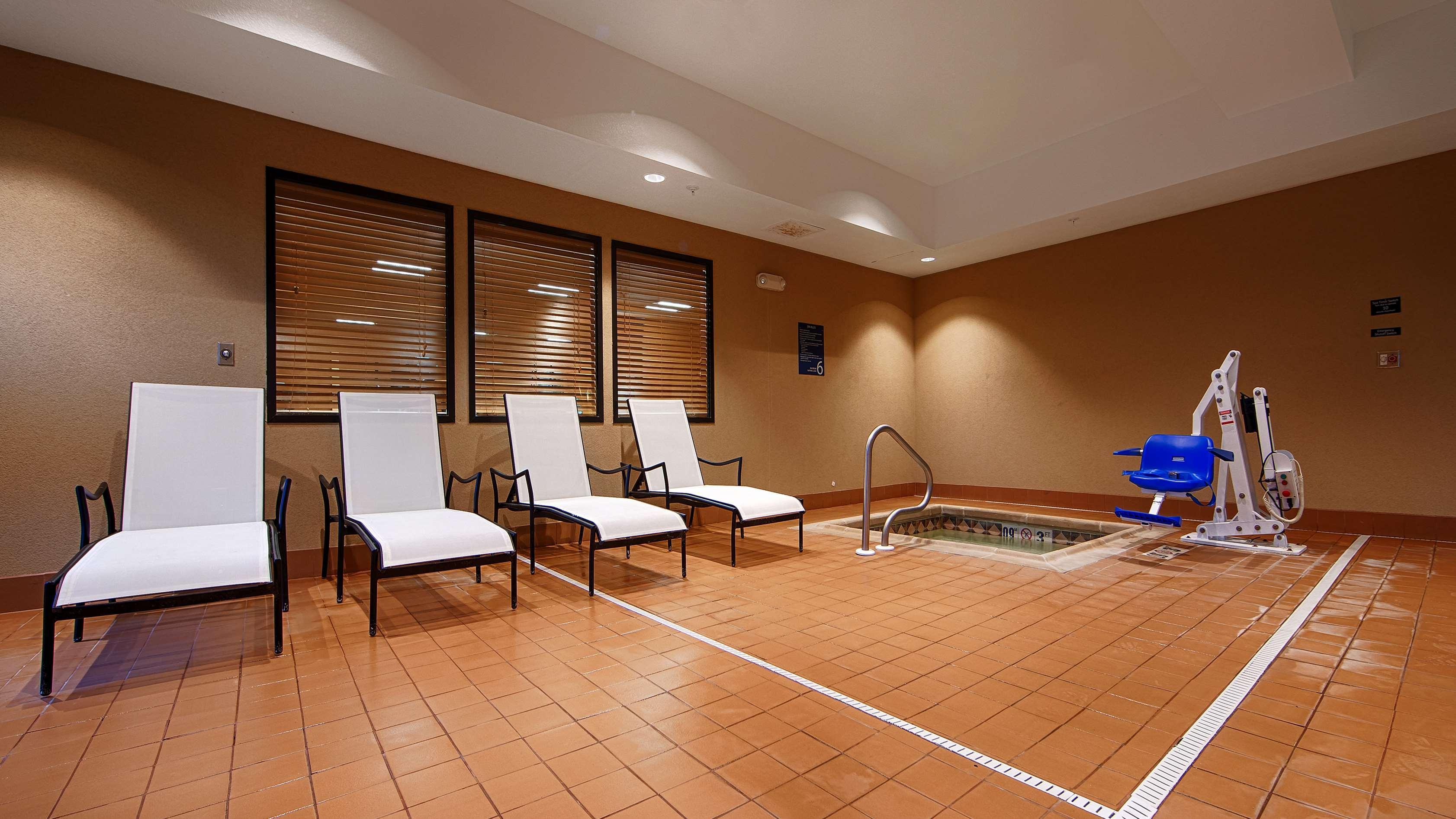 Best Western Plus Hiawatha Hotel Exterior photo